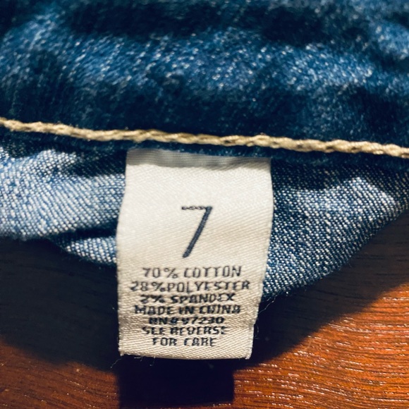 Womens Almost Famous Stretch Jean Shorts Size 7 Distressed - Picture 6 of 7